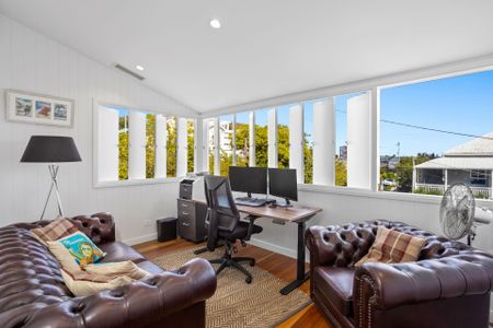'Great George' by Graya: A Masterpiece of Design and Functionality - Beautifully Furnished Home! - Photo 5