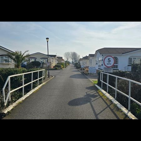 1 Bed Mobile Home, Greenacres Park, NG2 - Photo 4
