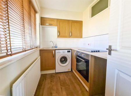 2 bedroom flat to rent - Photo 3