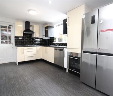 3 bedroom semi-detached house to rent - Photo 6