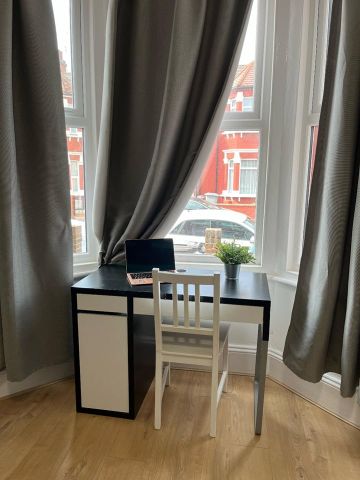 Room in a Shared House, Mora Road, NW2 - Photo 2