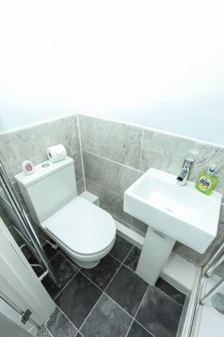 5 bedroom private hall to rent - Photo 4