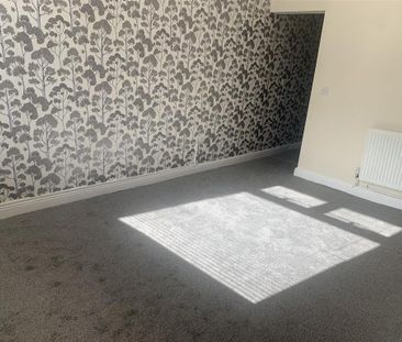 2 bedroom end of terrace house to rent - Photo 5