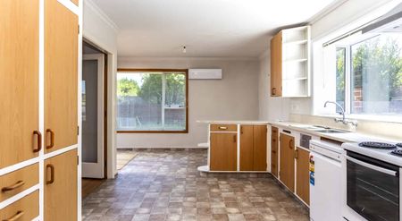 Lovely 3-bedroom family home in great school zones! - Photo 4