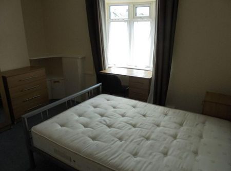 4 bedroom end of terrace house to rent - Photo 3
