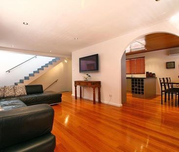 1/3 Loftus Street, 2500, Wollongong Nsw - Photo 1