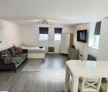 Studio Flat to rent - Anglesea Avenue, London, SE18 - Photo 1