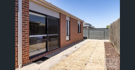 Premium Fully Furnished Co-Living Rooms with Private Bathrooms – All Bills Included - Photo 4