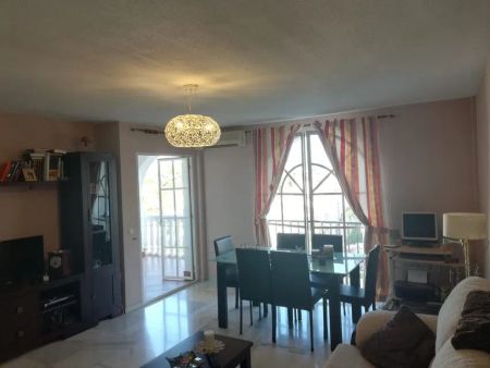 Alquiler de piso en Calle Azabache - Photo 2