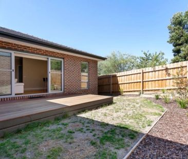 More like a home featuring two living areas - Photo 3