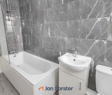 3 Bedroom House - Terraced - Photo 6