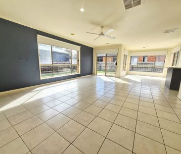 Comfortable, Convenient & Lots Of Natural Light - Photo 1