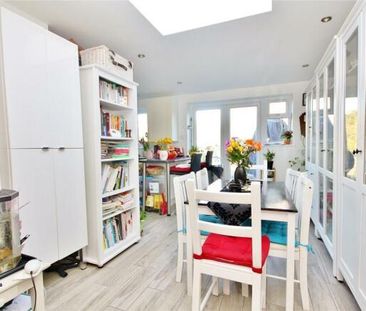 Robin Hood Road, Woking - 3 bedrooms Property for lettings - Seymours - Photo 6