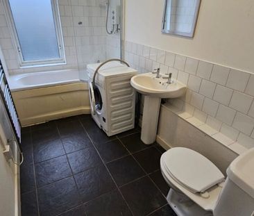 Flat C, Conference Road, Armley, Leeds, LS12 3DX - Photo 5