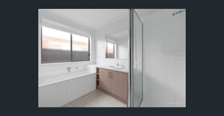 3 bedroom in Edenbrook! - Photo 4