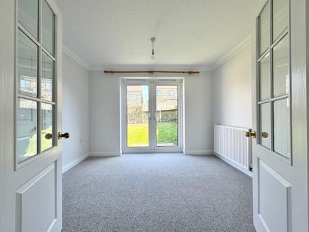 4 bedroom detached house to rent - Photo 4