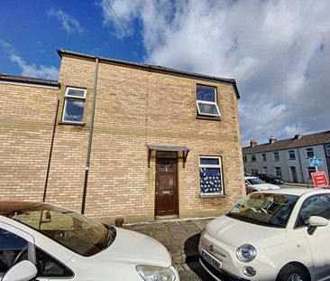 6 bedroom end of terrace house to rent - Photo 4