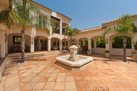 Villa for rent in Bahía de Marbella - Photo 5