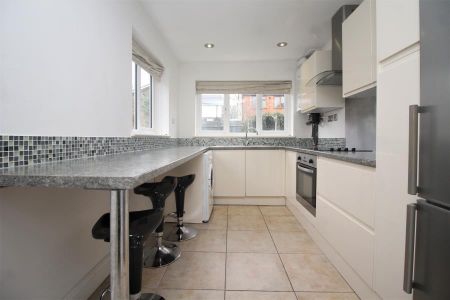 3 bedroom terraced house to rent - Photo 4