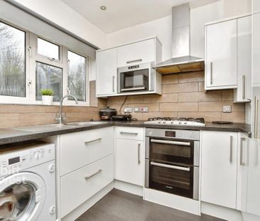 3 bedroom end of terrace house to rent - Photo 6