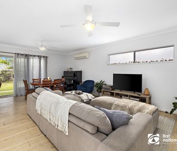 4 BEDROOM FAMILY HOME IN QUIET CUL-DE-SAC -SIDE ACCESS FOR BOAT OR ... - Photo 2