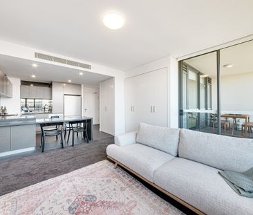 Luxuriously Appointed One Bedroom Haven - Unfurnished - Photo 2