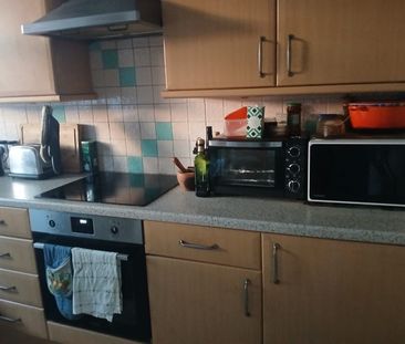 Room in a Shared Flat, Crewkerne Court, SW11 - Photo 4