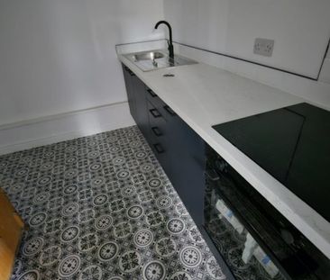 2 bed Flat - To Let - Photo 4