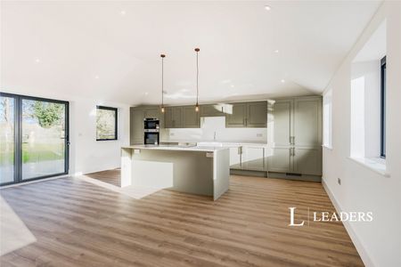 4 bedroom bungalow to rent Charlwood Road, Horley, Surrey, RH6 - Photo 4