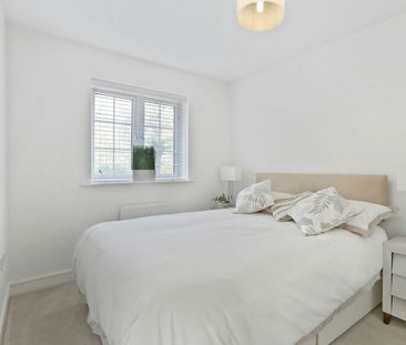 Semi-detached house to rent on - Photo 3