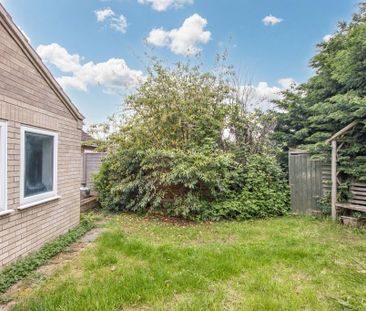 3 bedroom semi-detached bungalow to rent - Photo 5