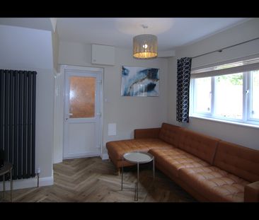 5 Bed Detached House, Rolleston Drive, NG7 - Photo 1