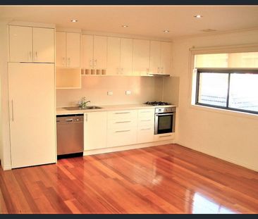 TOWNHOUSE FOR LEASE COBURG - Photo 4