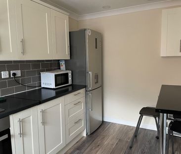 Room in a Shared House, Elm Park, RG30 - Photo 4