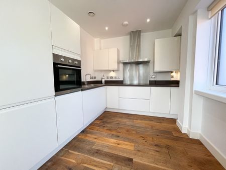 2 bed flat to rent in Mulberry House, Osborne Road, Wokingham, Berkshire, RG40 1GQ - Photo 5