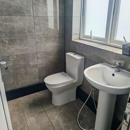 1 bedroom in a house share to rent - Photo 3