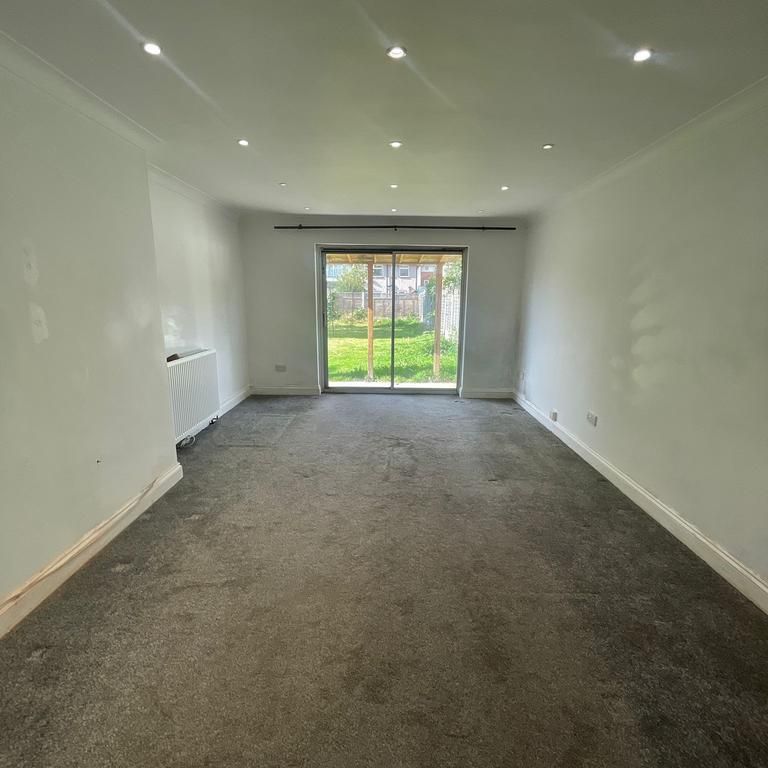3 bedroom terraced house to rent - Photo 1
