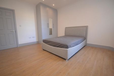 2 bedroom Flat To Let - Photo 5