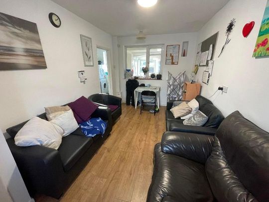 5 bedroom house to rent - Photo 1