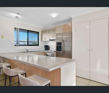 Spacious Family Home with Large Yard in a Quiet Court - Photo 1