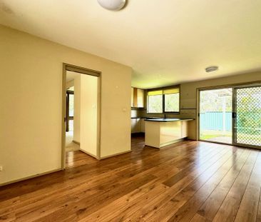 Six bedroom house with backyard and garage - Photo 6