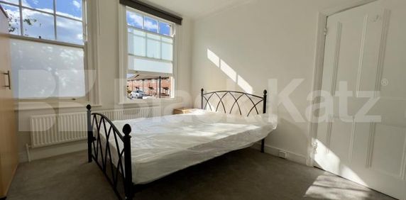 Bright & airy two bedroomed period conversion with charming patio garden - Photo 2