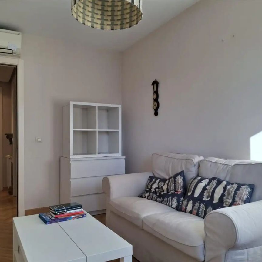 Piso de alquiler en Calle Calle de Mauricio Legendre, 45, Castilla - Foto 1