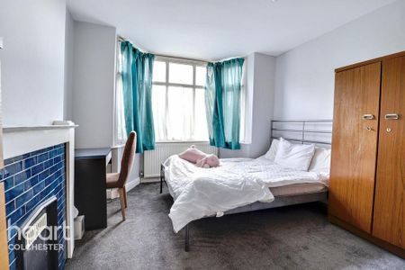 1 bedroom in a house share to rent - Photo 2