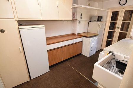 3 bedroom semi-detached house to rent - Photo 5