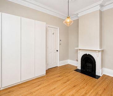 The Victorian Everyone Wants. The Backyard Nobody Expects. - Photo 4