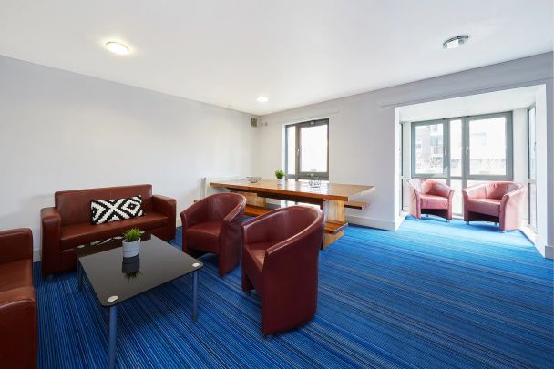 Bronze Studio - Photo 1