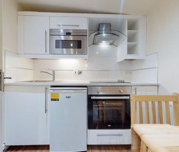 Studio to rent - Photo 5