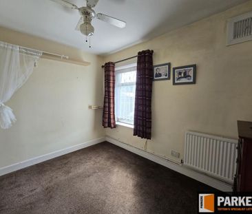 3 bedroom flat to rent - Photo 4