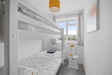 3 bedroom end of terrace house to rent - Photo 3
